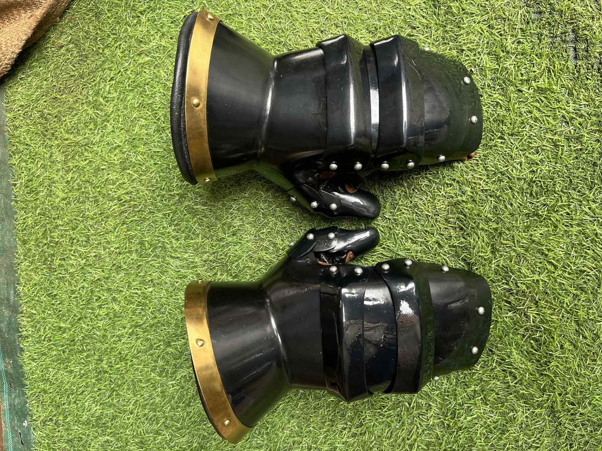 Tristain Gauntlets