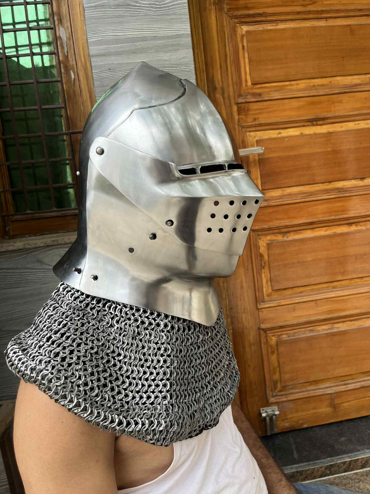 English closed helm