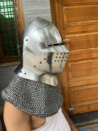 English closed helm