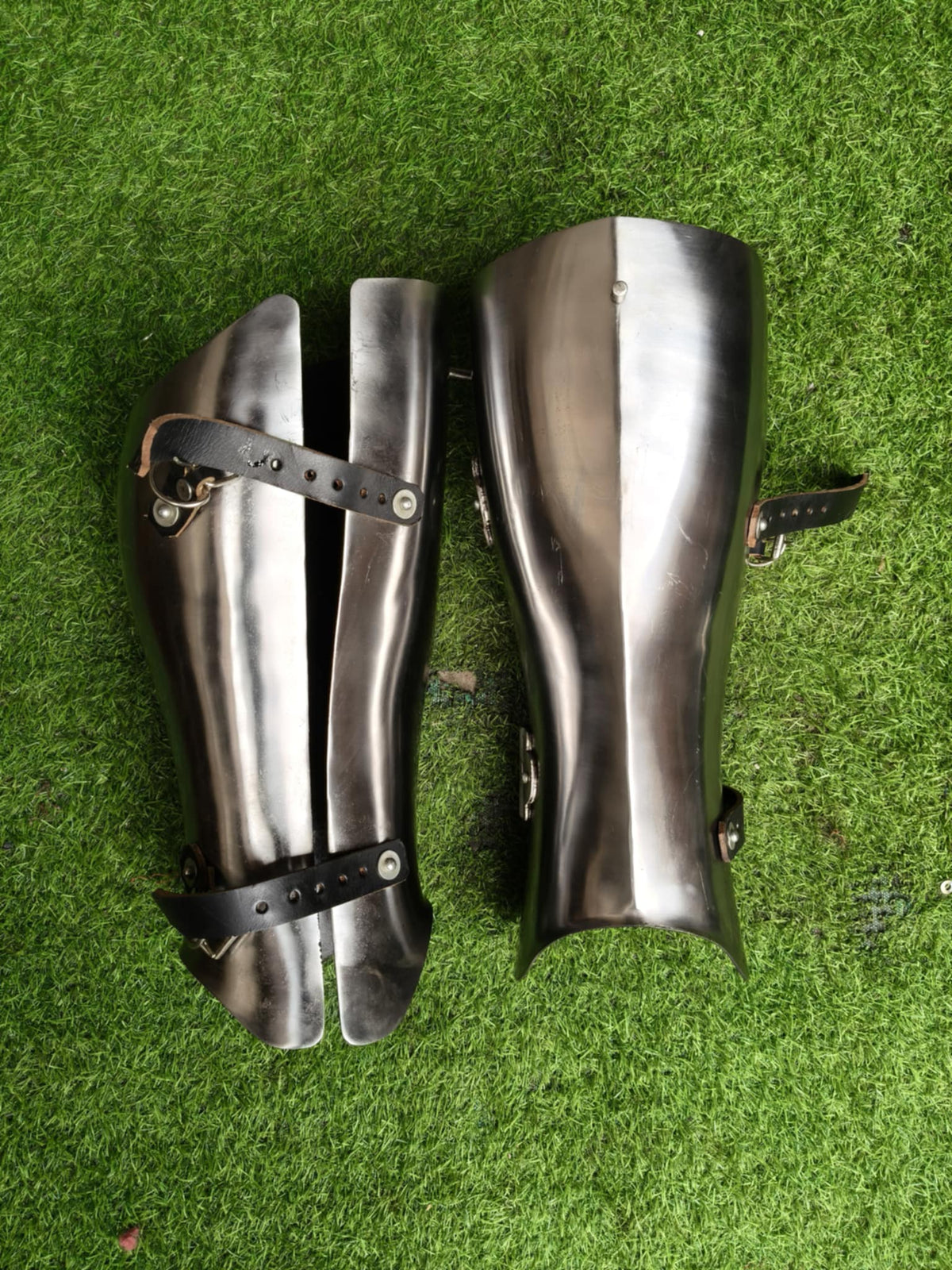 Enclosed Greaves