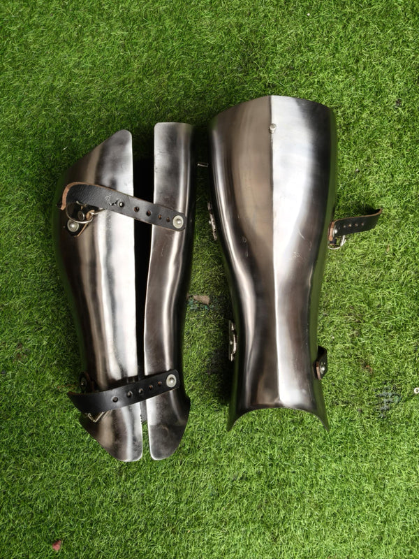 Enclosed Greaves