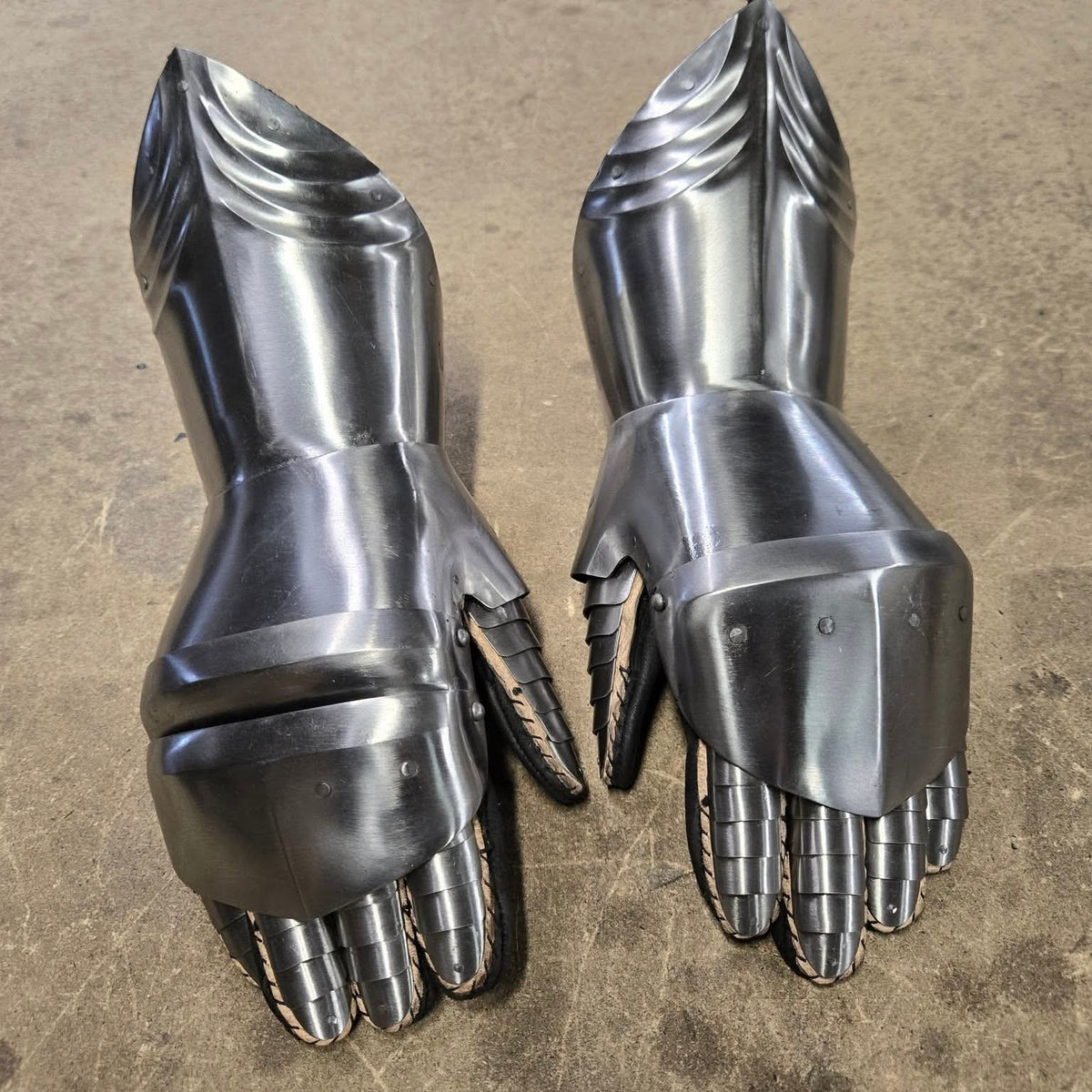 15th century dueling gauntlets