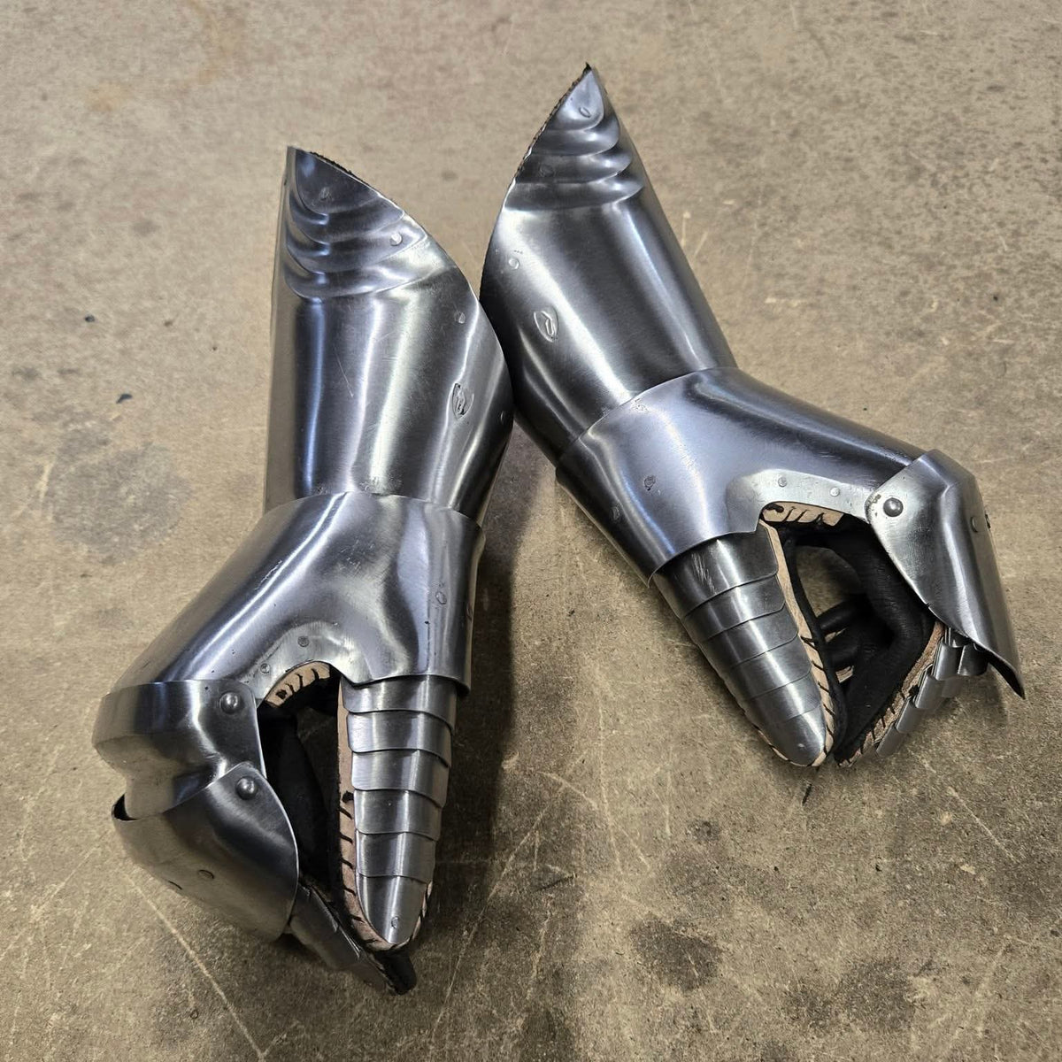 15th century dueling gauntlets