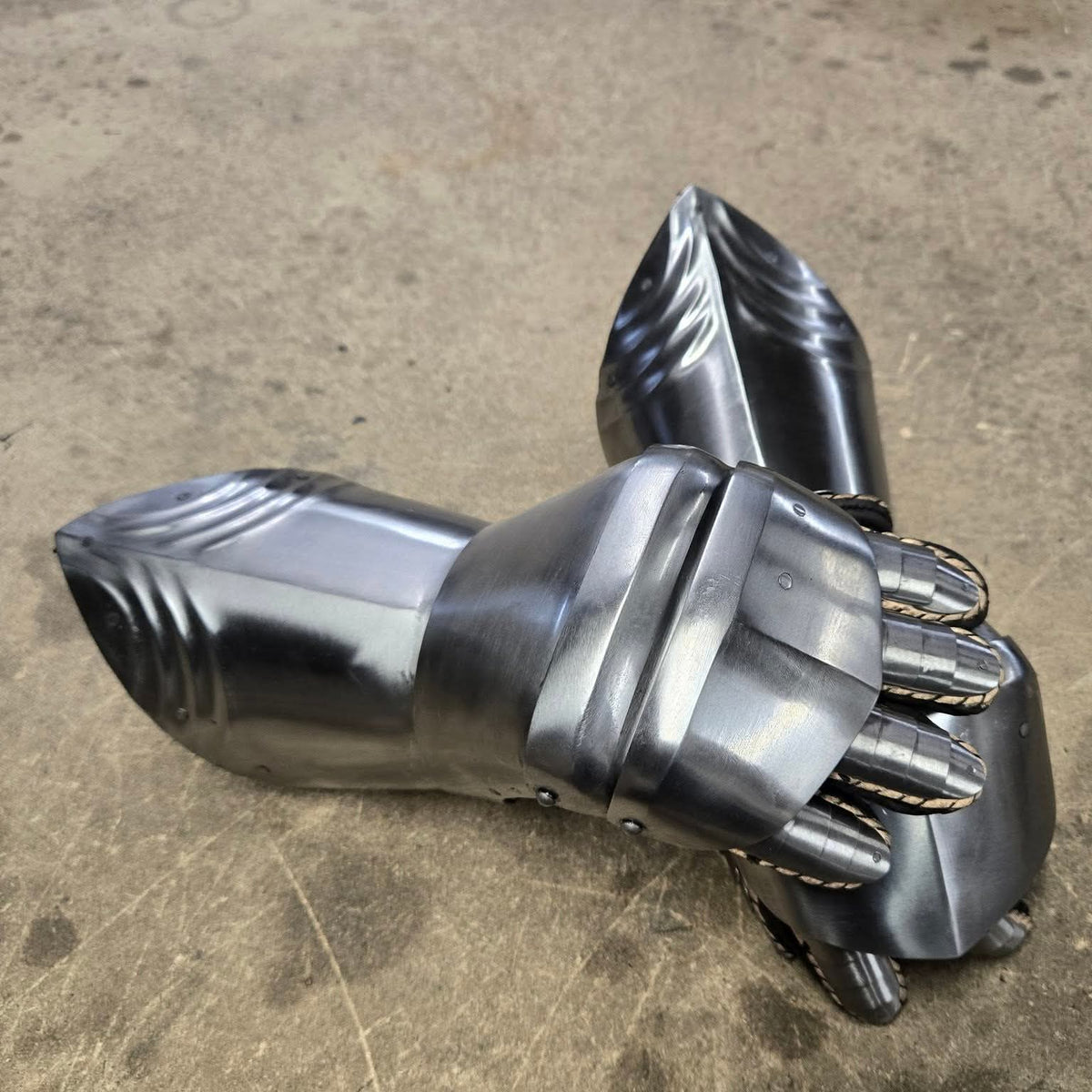15th century dueling gauntlets