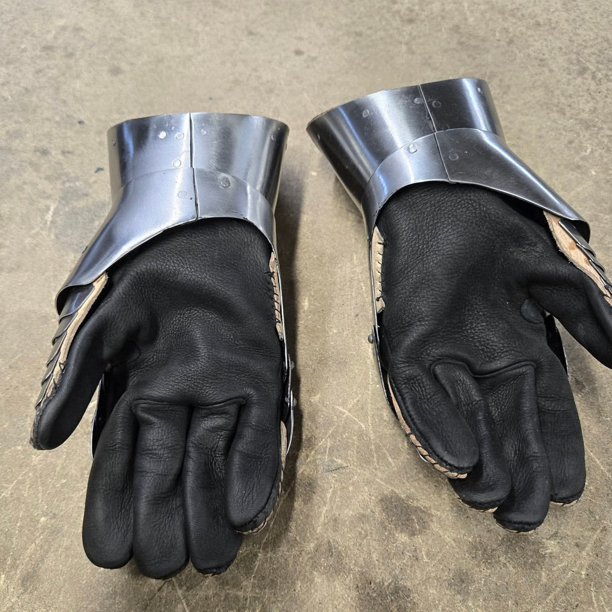 15th century dueling gauntlets